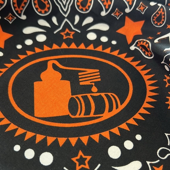 Bandana Tito’s very fun and festive - Picture 2 of 3